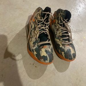 Under Armer Basketball shoes